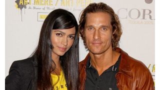 マシュー・マコノヒーの妻カミラ　子どもを産んだあとの体型に満足