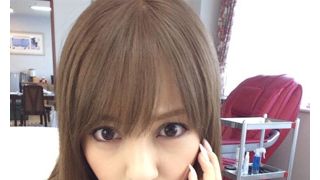 板野友美、金髪やめる！暗めにイメチェン