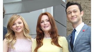 ジュリアン・ムーアにハリウッドの星 クロエ・グレース・モレッツも祝福