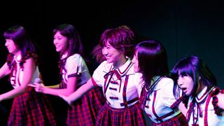 宮澤佐江&鈴木まりや、ついに中国SNH48劇場デビュー!現地ファンも大歓迎!