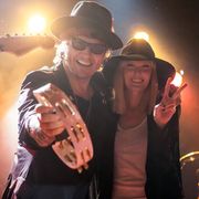 ガンズ・アンド・ローゼズの元ドラマー マット・ソーラムが結婚