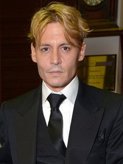 ジョニー・デップが金髪に！ファンには不評？