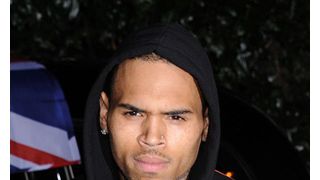クリス・ブラウンが逮捕 男性を暴行