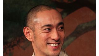 海老蔵、中谷美紀ら共演者のべた褒めに大照れ