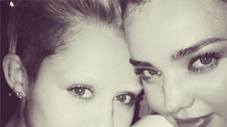 ちょっと怖い!マイリー・サイラス、眉毛消失