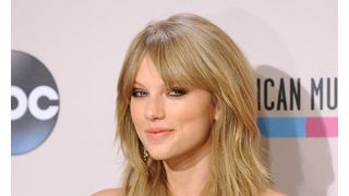 テイラー・スウィフト、AMAアーティスト・オブ・ザ・イヤーに