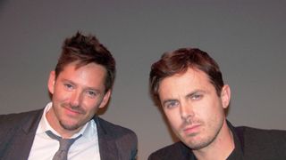 クリスチャン・ベイル主演のアメリカの闇を描いた新作を監督とケイシー・アフレックが語る!