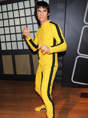 ブルース・リーが『死亡遊戯』で着た黄色いジャンプスーツがオークションに