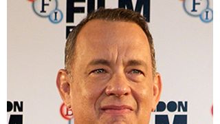 トム・ハンクス、2歳の孫娘を連れてプーさんのアトラクションへ