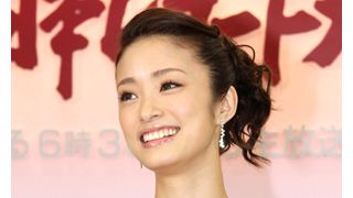 上戸彩、HIROと夫婦初共演!レコ大司会に今年一番の緊張
