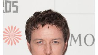 ジェームズ・マカヴォイの父親が麻薬取引で逮捕