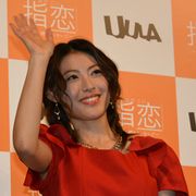 瀧本美織、告白はメール派!? 真っ赤な衣装で妄想クリスマスを語る!
