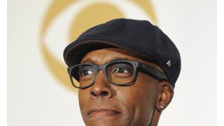 『星の王子ニューヨークへ行く』アーセニオ・ホールが自動車事故 路肩に突っ込む