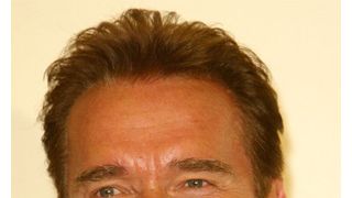 シュワちゃん、認知した16歳の息子へのクリスマスプレゼントは新車のジープ