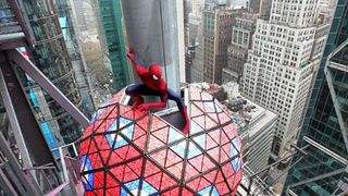 スパイダーマン、NY大みそかカウントダウンイベントに出現！