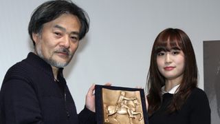 女優・前田敦子は「たった一人で生きている強さがにじみ出る」と鬼才・黒沢清監督が賛辞
