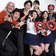 一般の観客の撮影もオッケー!桜木梨奈、島村舞花のセーラー服姿で来場にアツい視線!