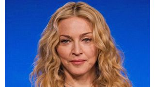 マドンナ、差別用語使用で大炎上し謝罪「わたしを許して」