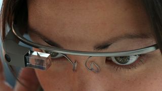 映画館でグーグルグラスを着用した男性が盗撮の疑いで取り調べ　今後の映画界にも影響か？