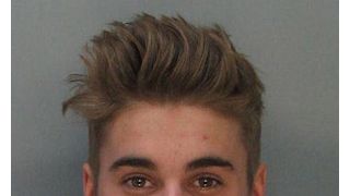 ジャスティン・ビーバー、三つの容疑で逮捕 酒のほか大麻、処方薬の摂取を認める