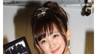 小松彩夏、初主演でゾンビに! メイク2時間半、妖艶で美しいゾンビは必見!