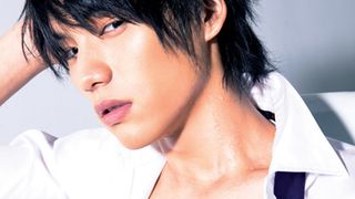 福士蒼汰、20歳にして大人の色気！カレンダー先行カットを公開