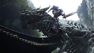 『トランスフォーマー』第4弾の映像公開!恐竜モチーフの新勢力がついに!