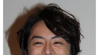 白濱亜嵐、AKB48峯岸みなみとの”お泊まりネタ”でイジられて苦笑い