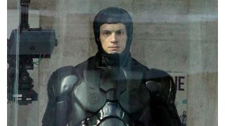 新『ロボコップ』俳優、ロボコップスーツはトイレが大変