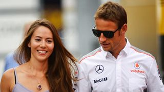 バトンと婚約の道端ジェシカ、祝福に感謝「Thank you」