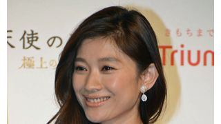 篠原涼子、勝負下着は赤！