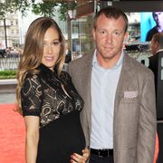 第2子出産から1年3か月、ガイ・リッチーの婚約者が再び妊娠?