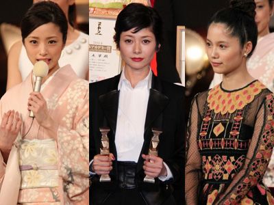 今年の授賞式ファッションは個性派ぞろい 真木よう子 上戸彩 宮崎あおいも 第37回日本アカデミー賞 シネマトゥデイ