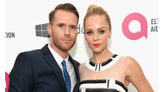 「ヤング・スーパーマン」のスーパーガール、ローラ・ヴァンダーヴォートが婚約