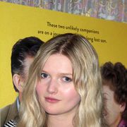 名優ジュディ・デンチと同役を演じたソフィ・ケネディ・クラーク、役づくりのためジュディには会わず