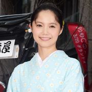 櫻井翔&宮崎あおい、桜色の日本橋に和装で登場!