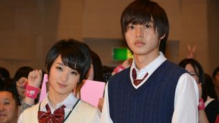 剛力彩芽、制服姿に！何歳まで着られるかチャレンジしたいと意欲！