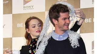 スパイダーマン来日！アンドリュー＆エマ、“ラブラブ”会見にファン歓喜！