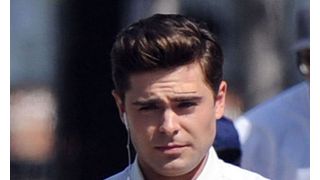 顔面を殴られたザック・エフロン　友人らは薬物中毒を心配