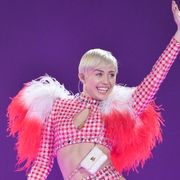 マイリー・サイラスの腰ふりダンス マイケル・ジャクソンやマドンナを抜いてナンバー1に