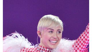 体調が回復しないマイリー・サイラス、米コンサートの全日程を延期