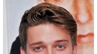 シュワちゃんのイケメン長男、俳優業に本格進出!