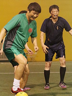 元サッカー日本代表・武田修宏、ゾンビとフットサル対決で大活躍！