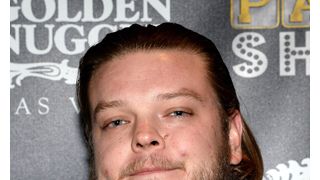 「アメリカお宝鑑定団ポーンスターズ」のコーリー、時速64キロで走行中のバイクから飛び降りて骨折