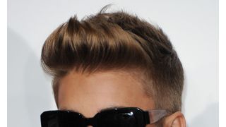 ジャスティン・ビーバーに新恋人?年下モデルと海岸デート