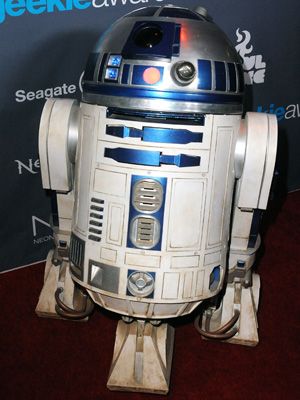 R2 D2 イギリスで最も愛されているロボットキャラに C 3poは4位 シネマトゥデイ