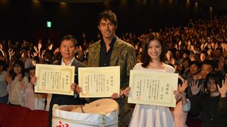 阿部寛、『テルマエ・ロマエII』がパートI超えの好スタートに満面の笑顔! 上戸は「天狗な気分」