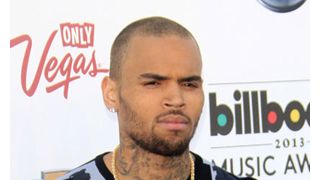 歌手のクリス・ブラウン、執行猶予中の暴力事件で131日の禁錮刑