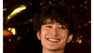 村上淳に褒められた岡田将生、ジャンプして大喜び！