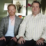 「モダン・ファミリー」ミッチェルとキャメロンの同性婚を記念し、テレビ局が一般カップルの結婚費用を負担